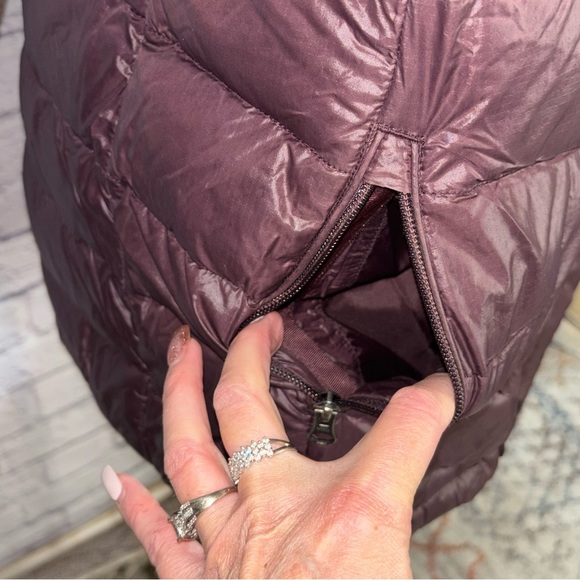 The North Face Black Cherry Quilted 550 Down Filled Mid Length Puffer Coat - Picture 9 of 15